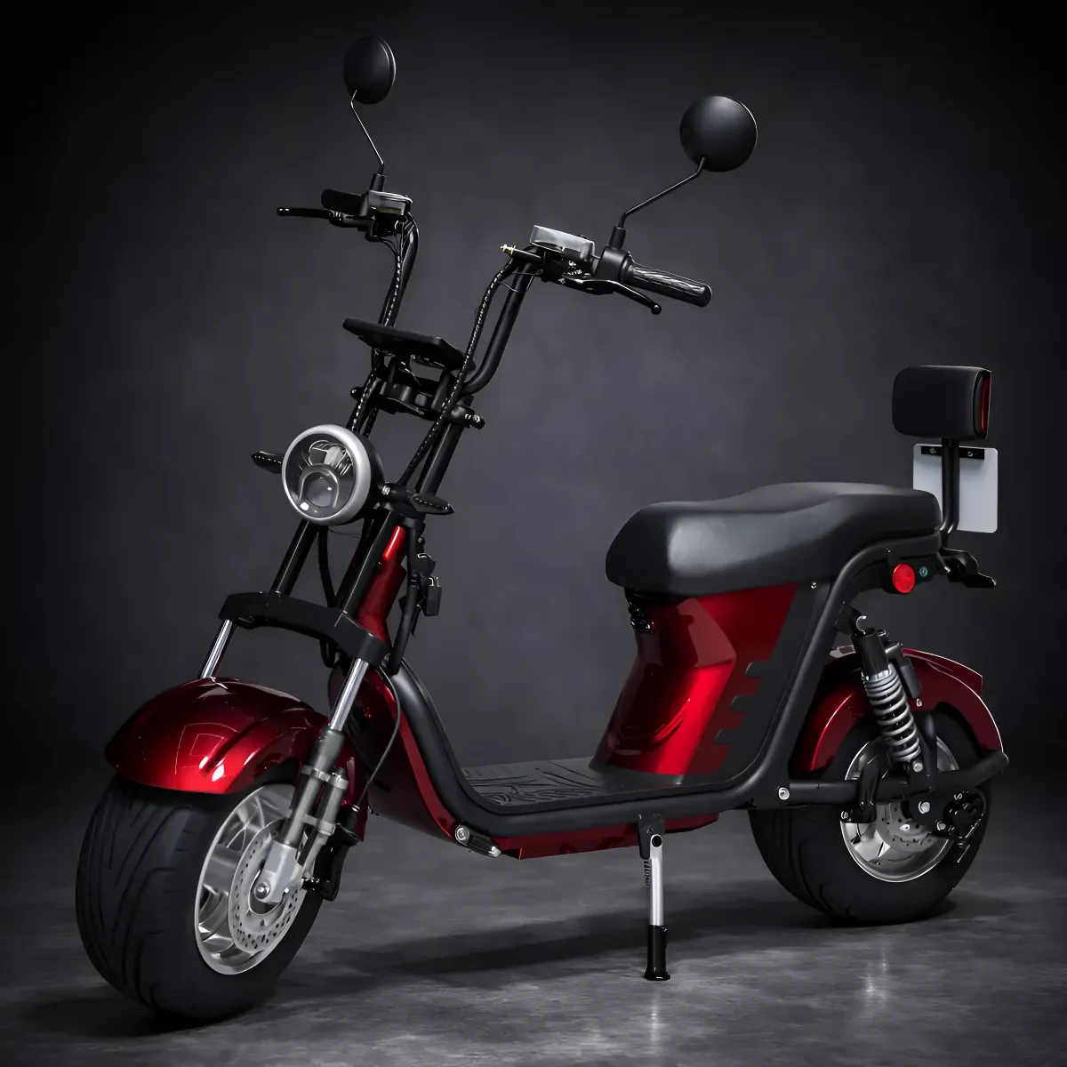 Scooter elétrica X12 1000W preta estacionada em ambiente urbano moderno com painel digital e design futurista.